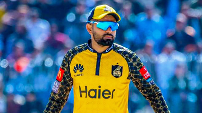 'Zaleel kara diya Babar': Pakistani fan reaction goes viral after Azam misses free-hit