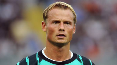 Former Arsenal goalkeeper Alex Manninger dies at 48 after car hit by train near Salzburg as football community mourns