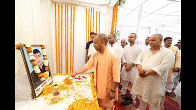CM attends Brahm Bhoj of Gorakshapeeth follower