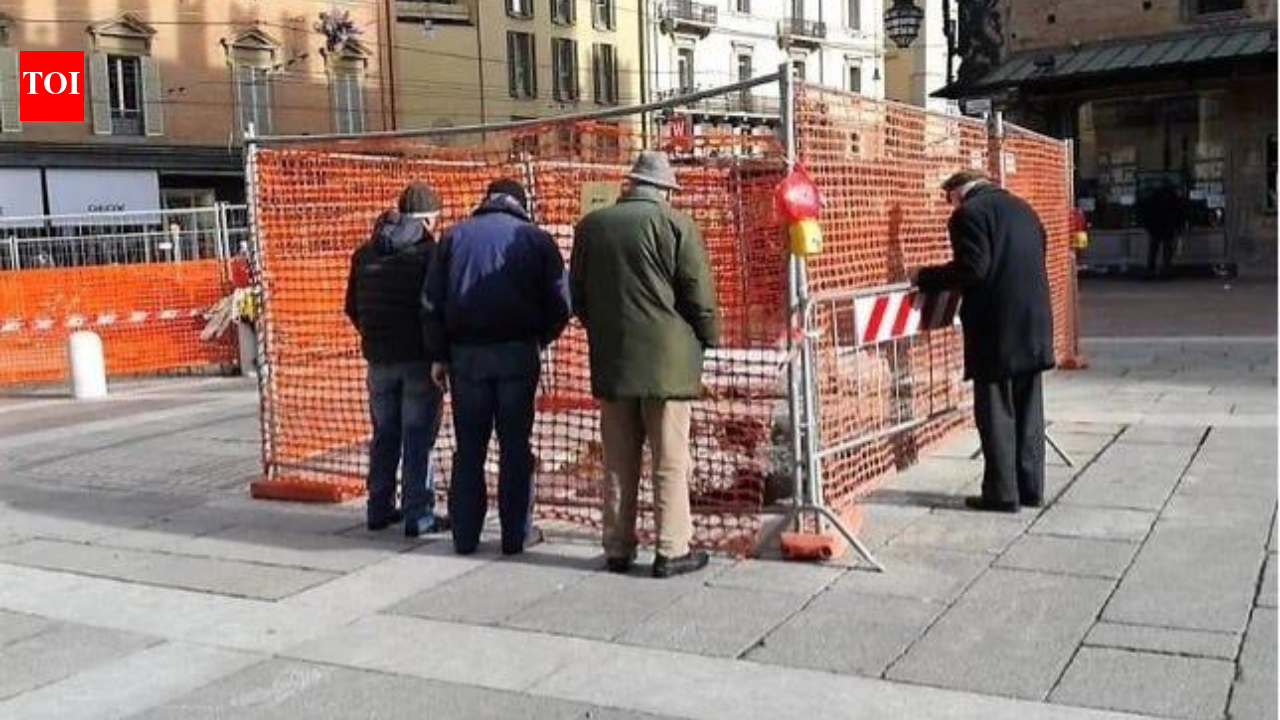 The umarells: Retired elderly men in Italy quietly supervise construction sites and give orders without being asked