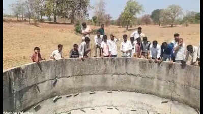 Mother and 4 children jump into well in Dahod, 3 drown