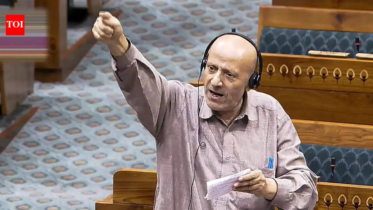 Mirwaiz urges Centre to release Engineer Rashid, says MP’s dad critical