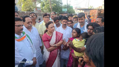 Cong flags delay in fire response, lack of relief after slum blaze