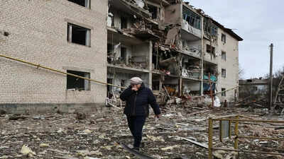 Russia hits Ukraine with missiles & drones, 17 dead