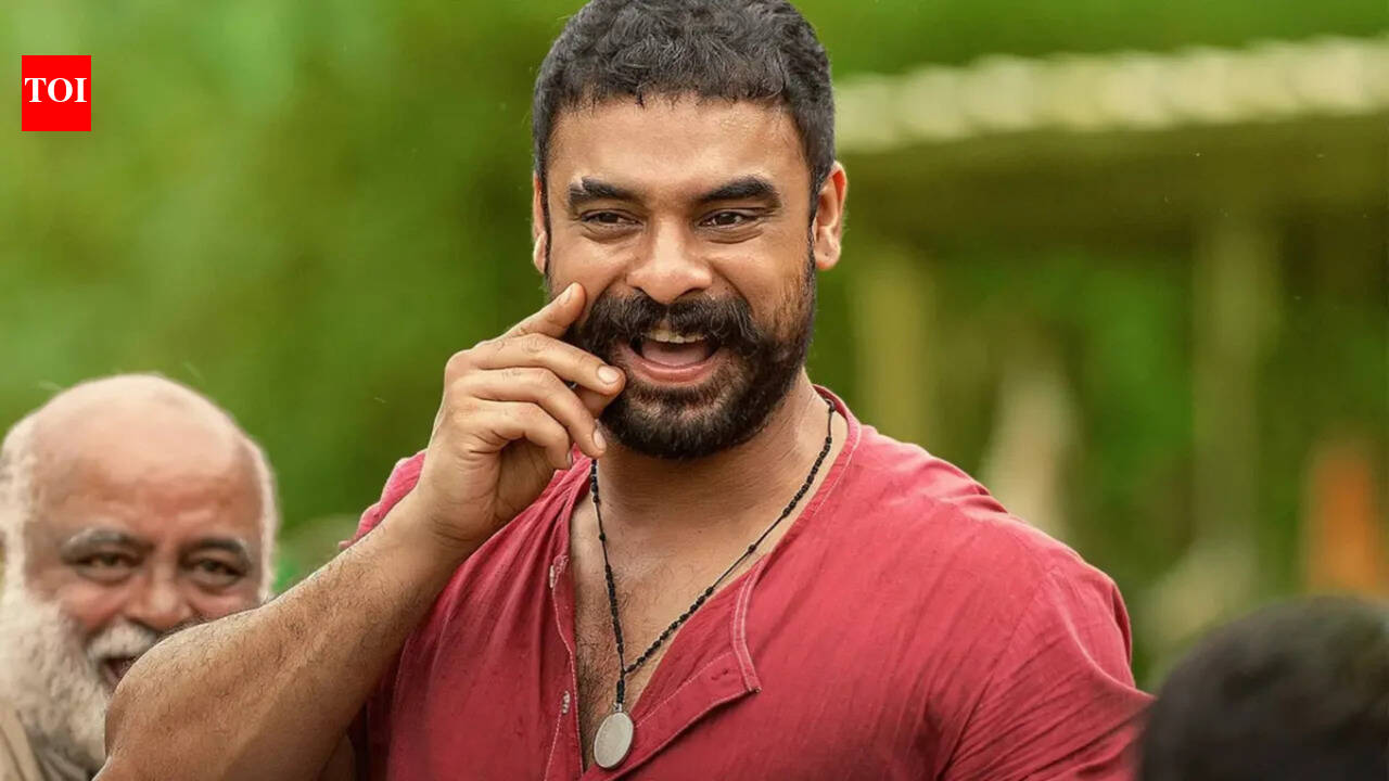'Pallichattambi' box office collection day 2: Tovino Thomas' film sees 43.1 percent drop; Day 2 nets Rs 1.65 cr