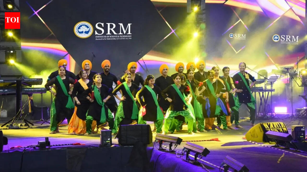 Indian maximalism on campus: Performance, music, fashion and youth culture