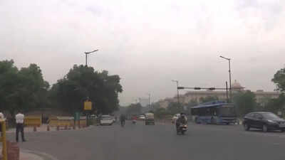 Cloudy skies bring relief from heat in Delhi; IMD forecasts rain, thunderstorms and lightning