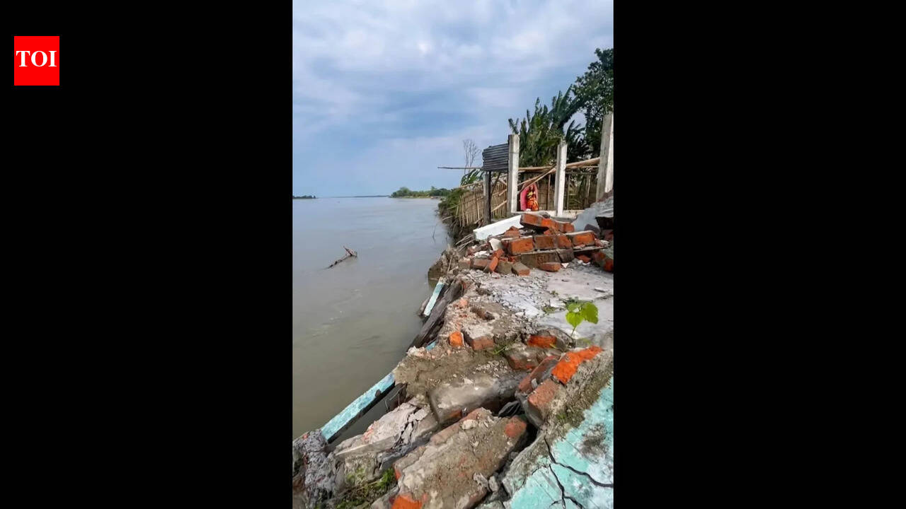 B’putra erosion wipes out houses, temple at Tengabari Mirigaon