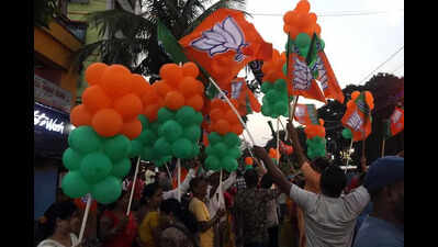 Ahead of polls, Mum’s ‘Devabhau’ woos Marathi manoos in Kolkata