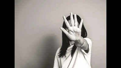 34-year-old woman suffering from depression kills self at home in Maharashtra