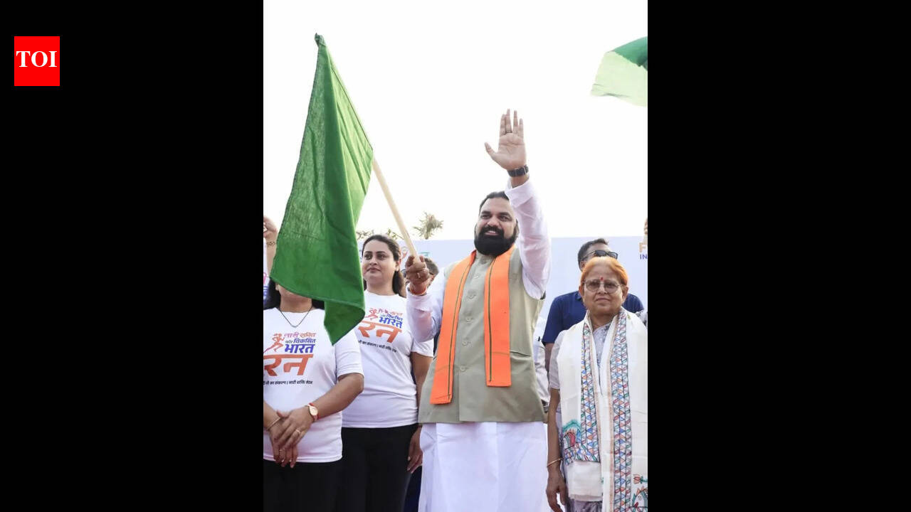 CM flags off ‘Nari Shakti for Viksit Bharat Run’ in city