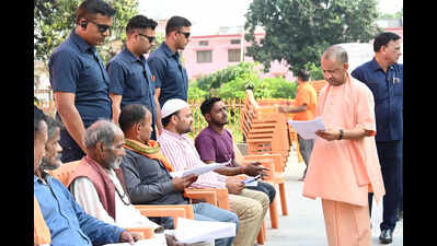 Address all complaints in fair & result-oriented manner: CM