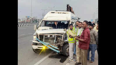 3 crushed to death on DME by mini-bus