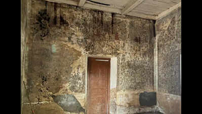 Gujarat: Heritage Kamangari art crumbles in the ruin of this Anjar bungalow
