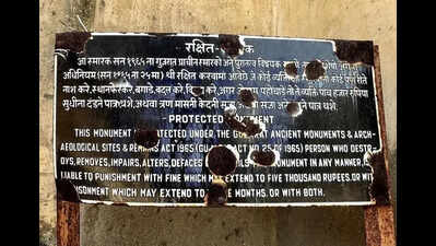 Gujarat: Heritage Kamangari art crumbles in the ruin of this Anjar bungalow