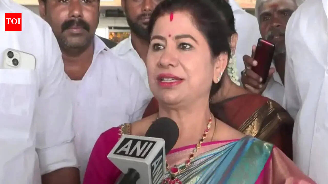 Warm reception for lottery baron’s wife giving DMK jitters | India News – The Times of India