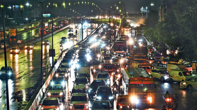 Delhi sees 3 seasons in a day: Hazy start, mercury hits 41°C, pounding rain