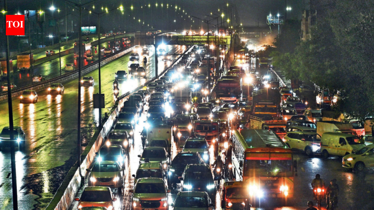 Delhi sees 3 seasons in a day: Hazy start, mercury hits 41°C, pounding rain