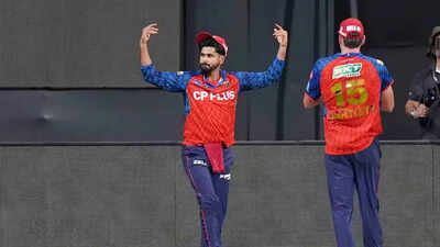  Shreyas Iyer boundary catch despite shoulder injury leaves all amazed