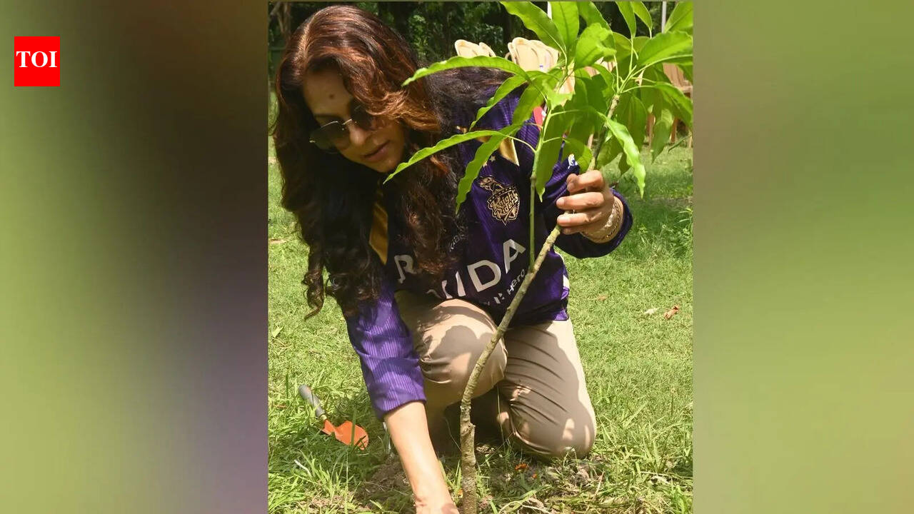Juhi Chawla leads plantation drive in Kolkata