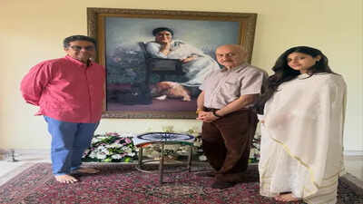 Anupam Kher remembers Asha Bhosle during emotional visit to her home; says her voice still echoes in silence