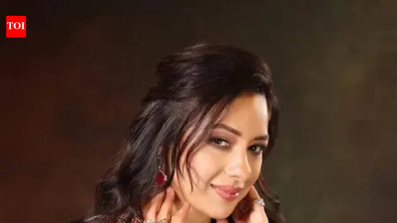 Rupali Ganguly shares a glimpse from her birthday bash; calls family 'life's biggest celebration'