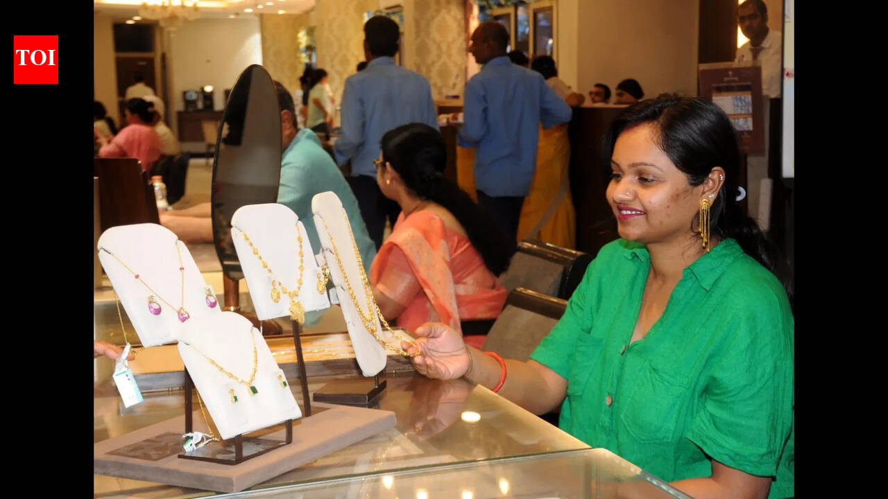 High gold prices fail to dampen buying on Akshaya Tritiya
