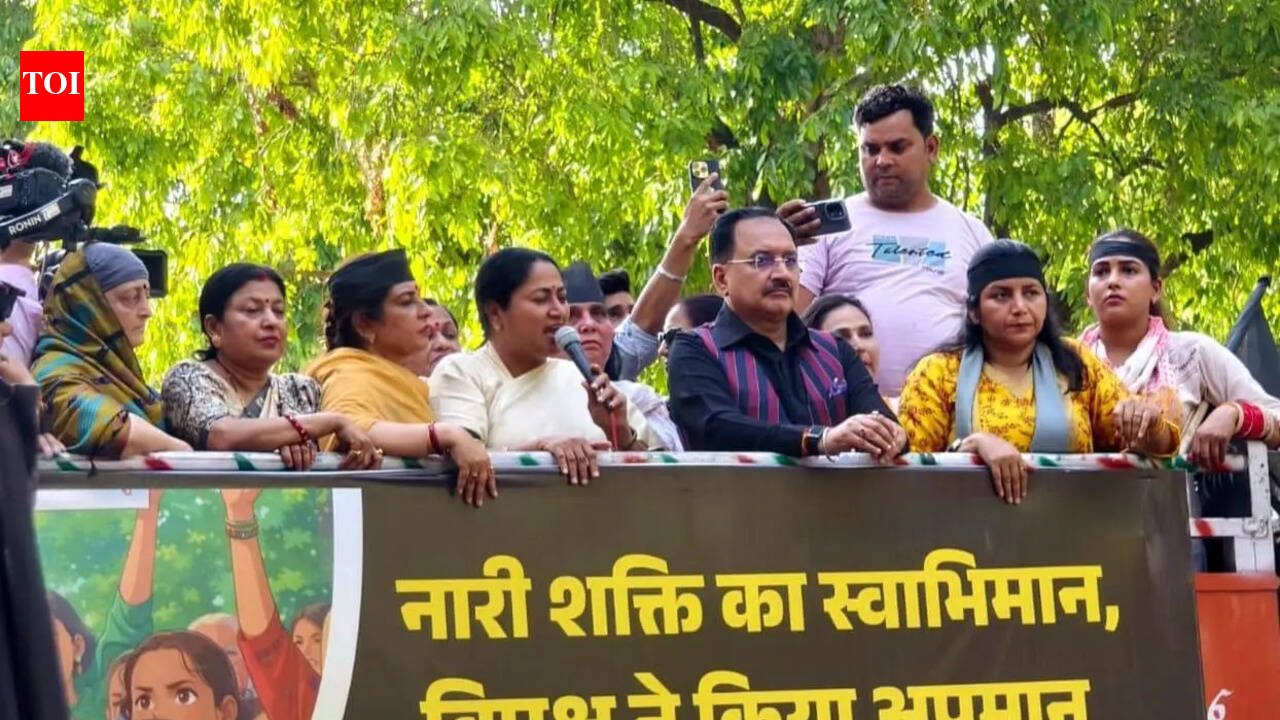 CM accuses Oppn of stalling women’s reservation, leads march in Delhi