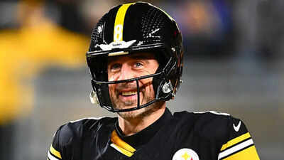 “Getting ready for jeopardy”: Aaron Rodgers' mystery deepens as Steelers All-Pro's unexpected remark goes viral