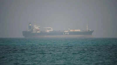 BREAKING: Iran Declares ‘HORMUZ CLOSED’, US Navy Faces Direct Clash? IRGC Issues War Warning