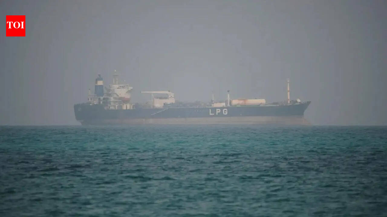 'No force can reopen it': Houthis threaten Bab al-Mandeb closure after Iran shuts Hormuz