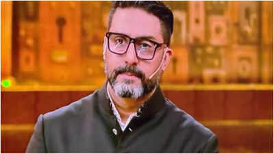 Bigg Boss Marathi 6 finale: Abhishek Bachchan mimics his father Amitabh Bachchan on the show; says 'Aaj ghar par bahot maar padne waali hai'