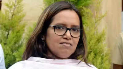 Cong’s Mumbai chief Varsha Gaikwad slams Mhada CEO for ‘threatening’ protester