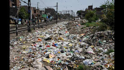 Despite clean-up efforts, waste continues to plague Delhi's railway tracks