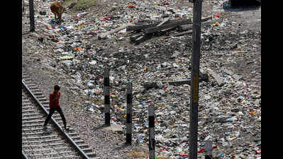 Despite clean-up efforts, waste continues to plague Delhi's railway tracks