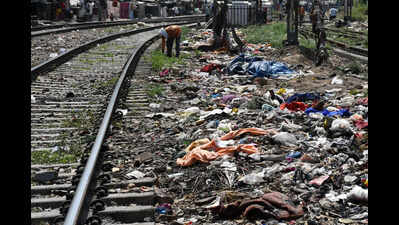 Despite clean-up efforts, waste continues to plague Delhi's railway tracks
