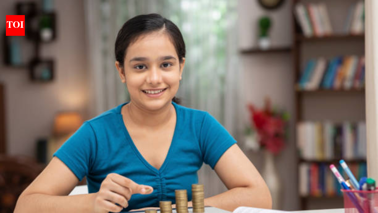 How to help your teen manage money before they leave home