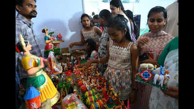 Kondapalli toys mela evokes good response with heritage carnival attraction