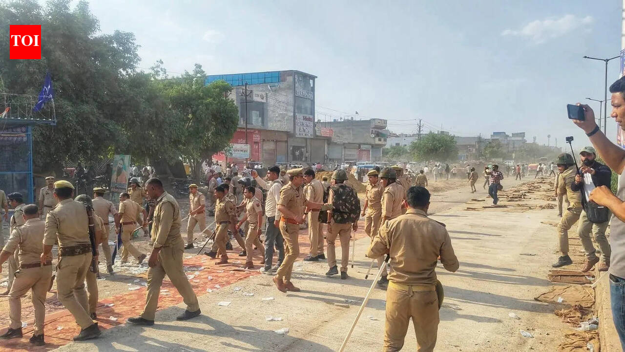 Ambedkar statue damaged, posters torn, hundreds hit the street in Loni