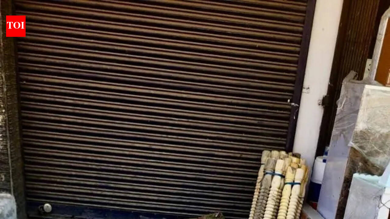 Muck tops here: Drains in Shalimar Garden clogged, waste yet to be lifted