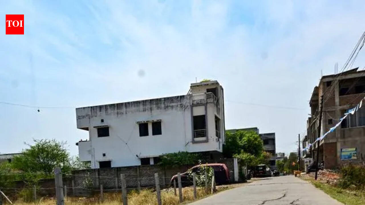 Cracked and neglected: Beltarodi inner lane turns daily commute into ordeal