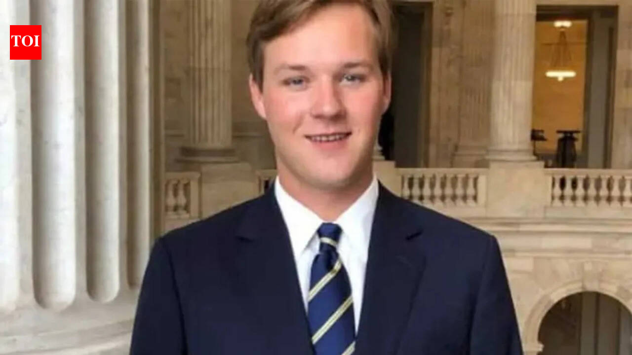 Tucker Carlson’s son parts ways with JD Vance’s press team amid tensions with Trump