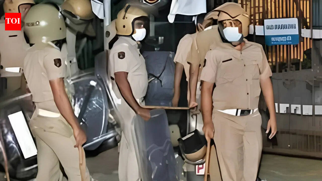 At least 3 policemen injured in BJP–CPI(M) clash in Kerala; 94 workers booked