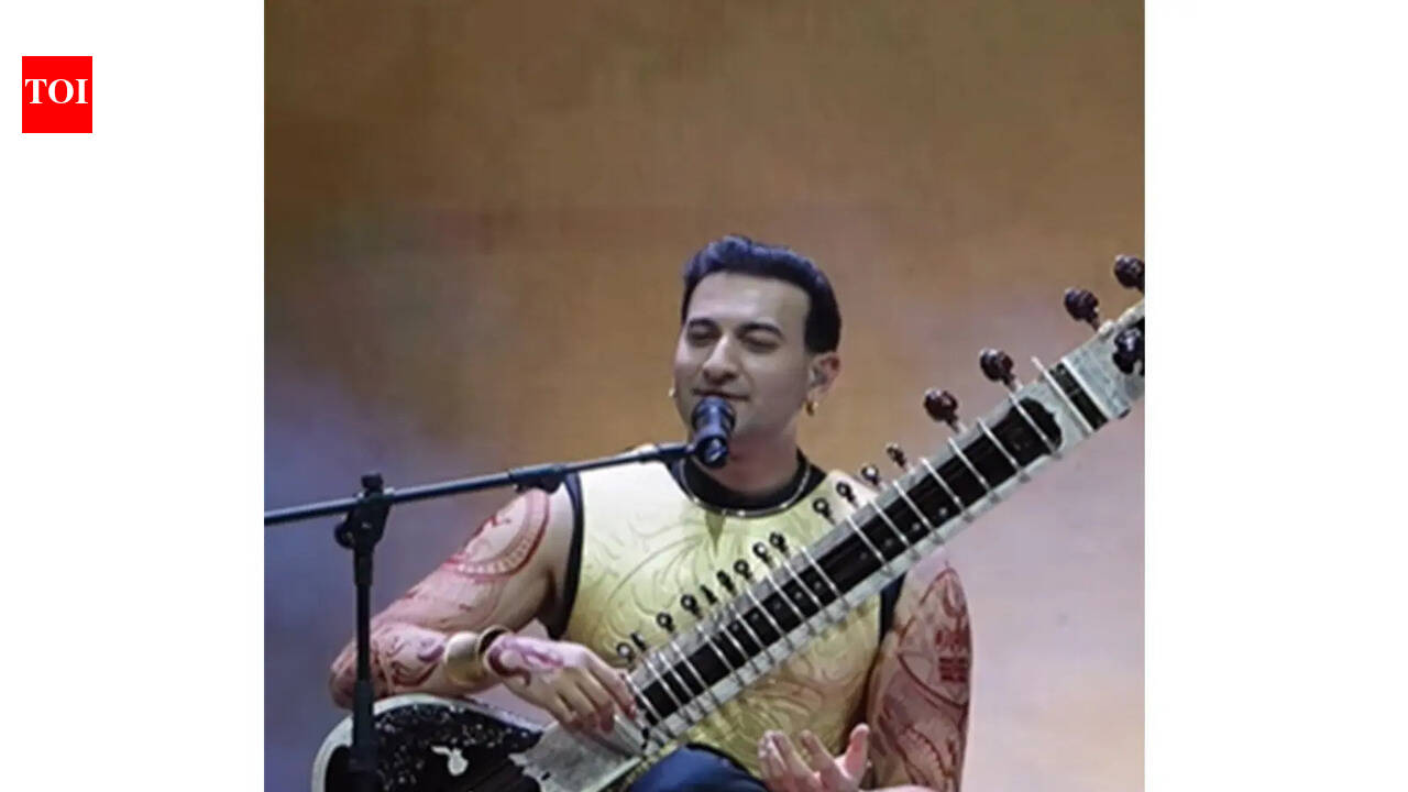 Rishab Rikhiram Sharma stuns New Delhi with fusion set; ‘Dhurandhar’ and Harry Potter–GoT medley steals the show