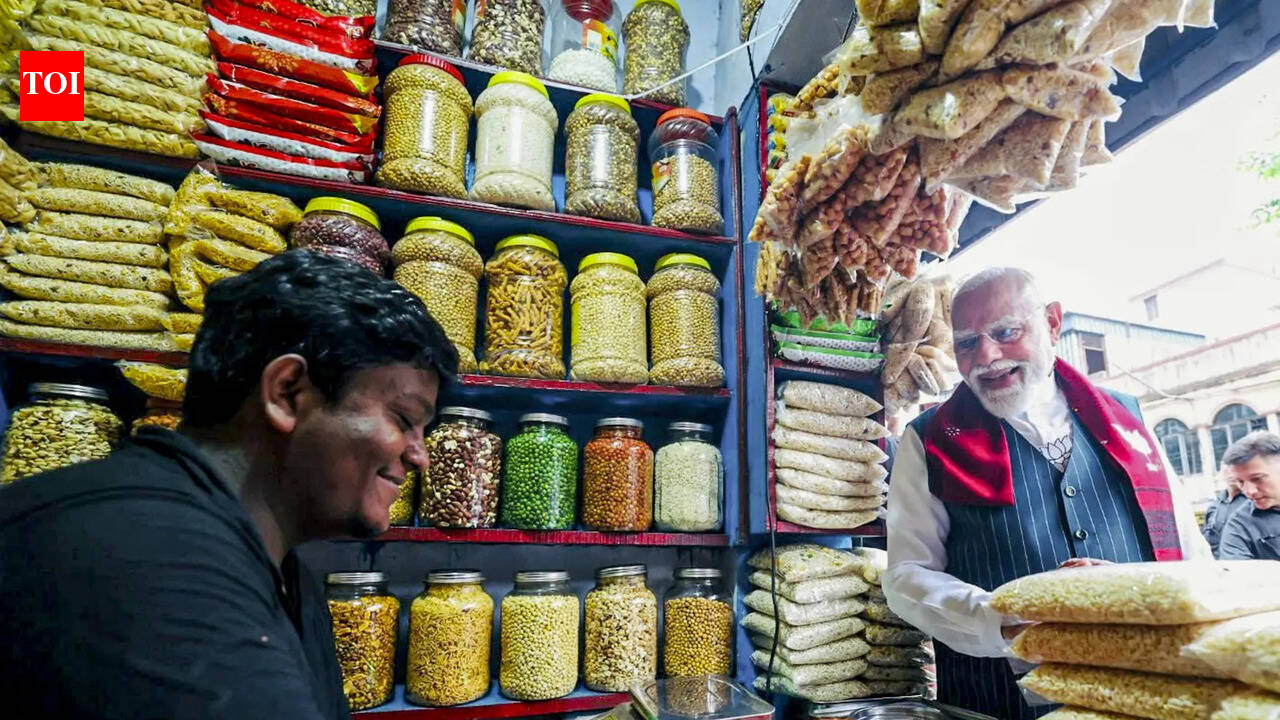 'It's all drama': Mamata Banerjee reacts to PM Modi's 'jhalmuri' break