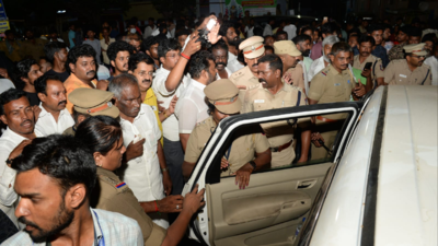 DMK, AIADMK cadres clash over allegations of cash distribution to voters in Coimbatore; vehicle vandalized