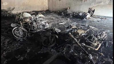 11 injured as fire tears through apartment cellar in Hyderabad