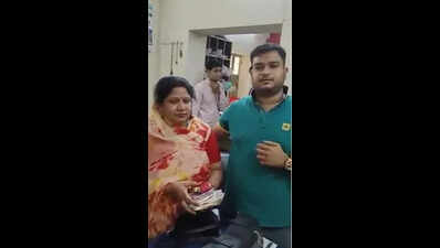 Jaipur constable returns bag with jewellery worth Rs 30L to woman