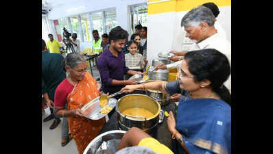 Naidu marks 76th birthday with Anna Canteen breakfast