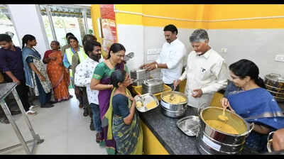 Naidu marks 76th birthday with Anna Canteen breakfast
